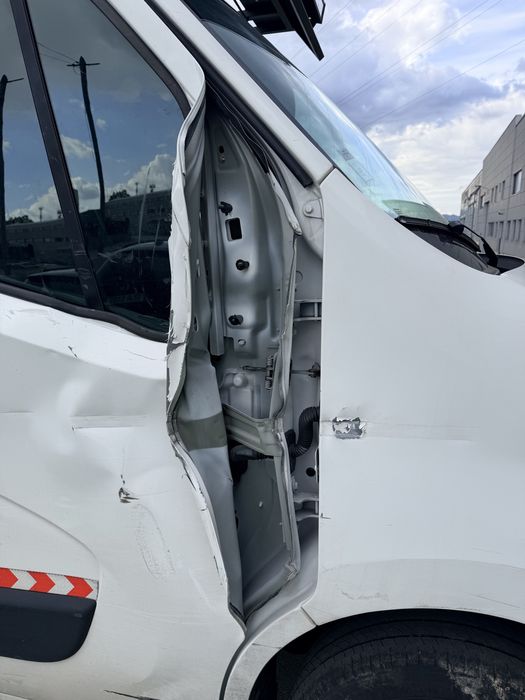 Opel Movano 2.3 L4H2 a trabalhar e andar, iva dedutivel,  grade de teto e barras de led’s incluídas.