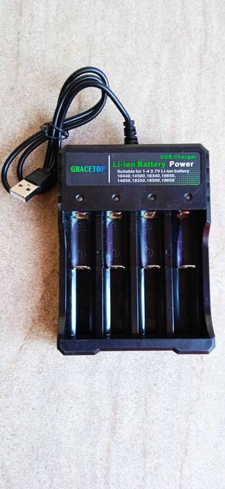 Ładowarka do akumulatorów 4-gniazdowa,