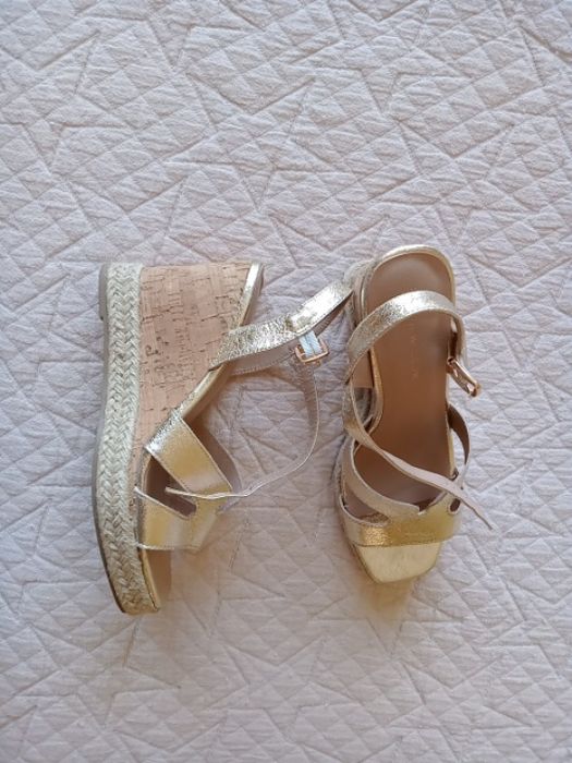 Босоніжки круті new look