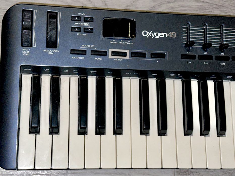 Міді клавіатура M-audio Oxygen 49