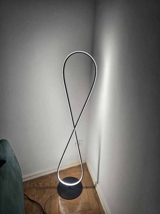 Candeeiro de Pé LED Moderno Design Infinito Preto