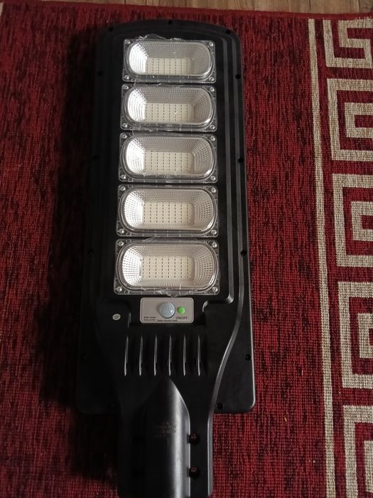 Holofote solar led 250 watts + Sensor de movimento + Comando novo