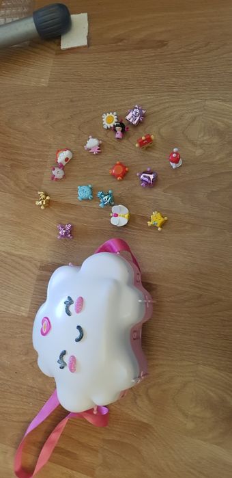 Vendo wizies mala nuvem com 16 figuras, como nova