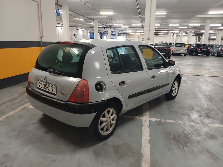 Renault clio 1.2 ano 1999