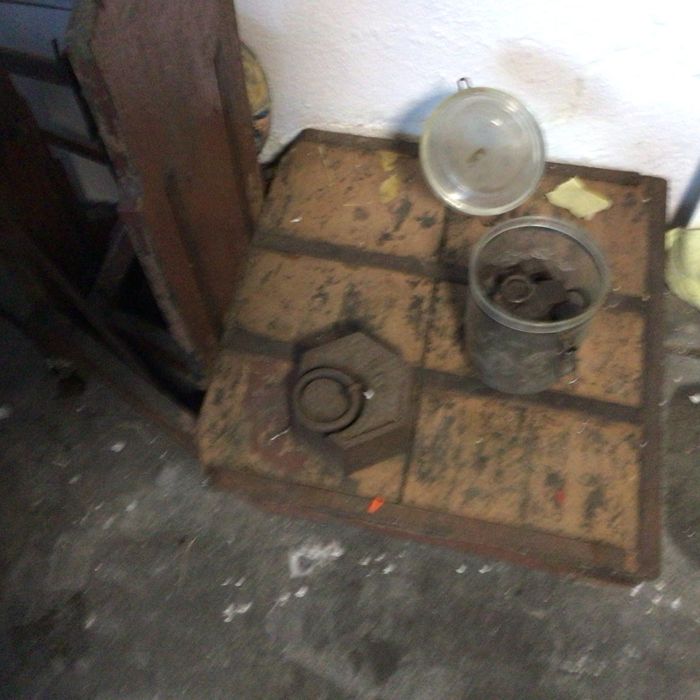 Balança antiga com respetivos pesos