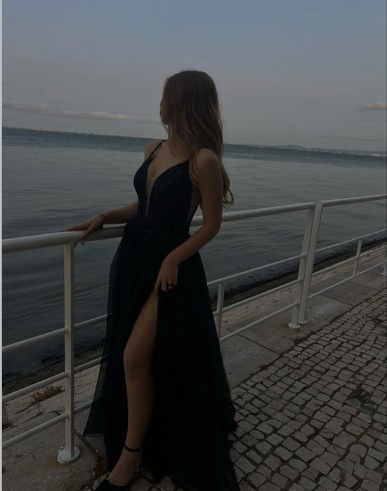 Vestido de Gala Preto Elegante com Brilho — Usado Apenas Uma Vez
