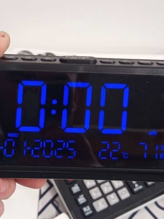 Nowoczesny Budzik z Projektorem i Radiem FM – Mesqool CR1024