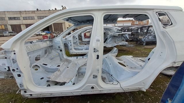 Стойка кузовная центральная левая JEEP COMPASS 17- 68243933AB