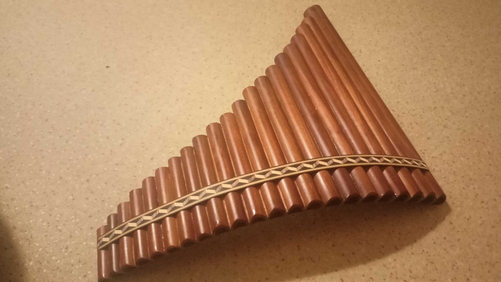 Fletnia pana-profesjonalny instrument.