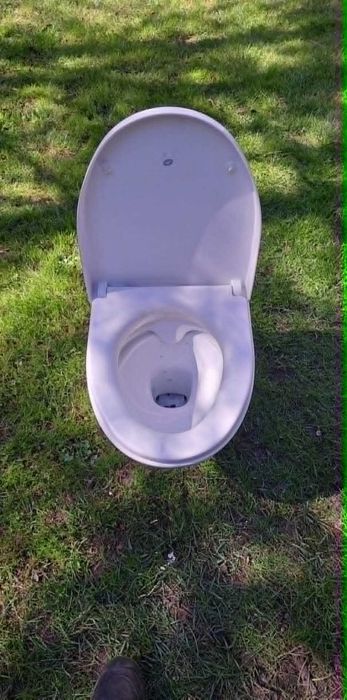 Toaleta WC biala