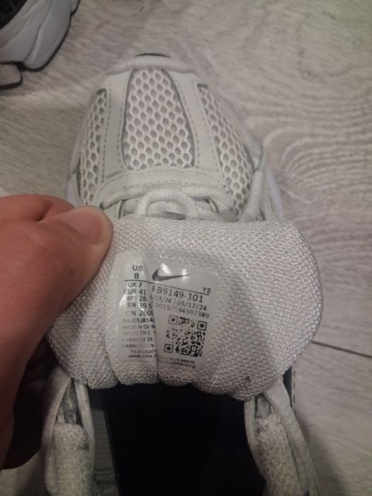 Używane buty nike vomero 5 rozmiar 41 biało czarne