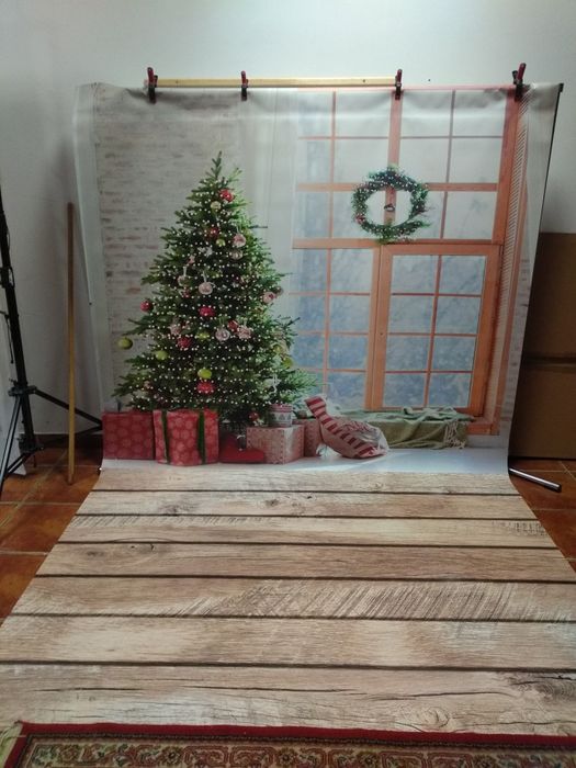 Tło fotograficzne z podłogą świąteczne Boże Narodzenie choinka okno