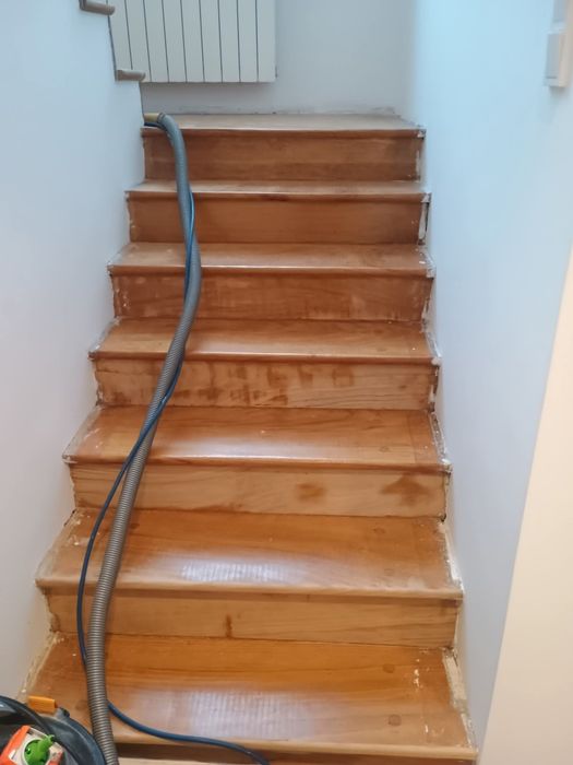 Cyklinowanie parkietów , renowacja schodów , montaż podłóg oraz listew