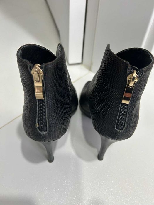 Buty na obcasie  R.Polański Piękne