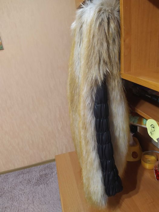 Продам лисячу жилетку.