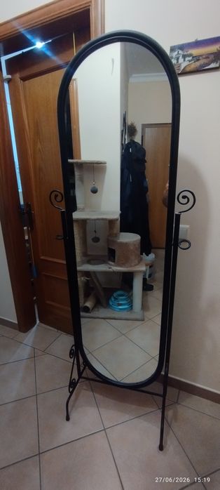 Espelho grande, 1,75m de altura, 63cm largura. Em Loulé.