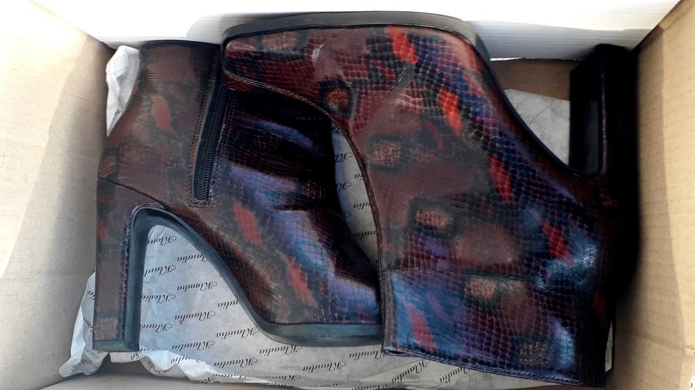 Bordowe botki na słupku, r. 39