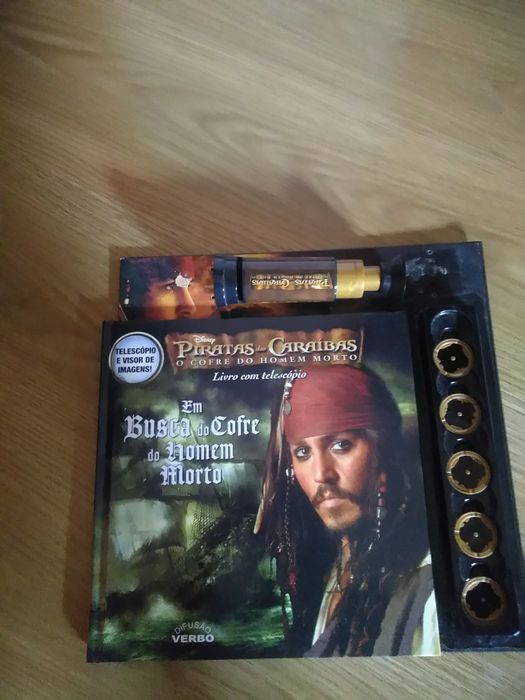 Livro pirata das caraíbas em busca do homem morto