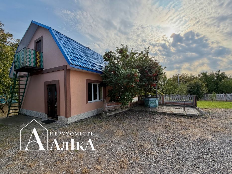 Продам два чудових будинки з ремонтом на одній території!