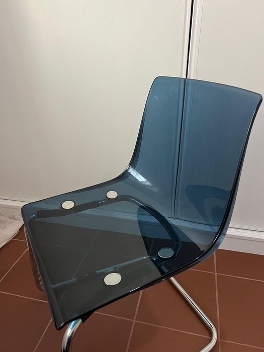 Cadeira azul IKEA