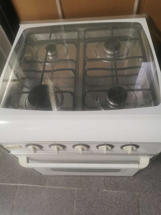 Fogão baixo a gás 4 bicos e forno