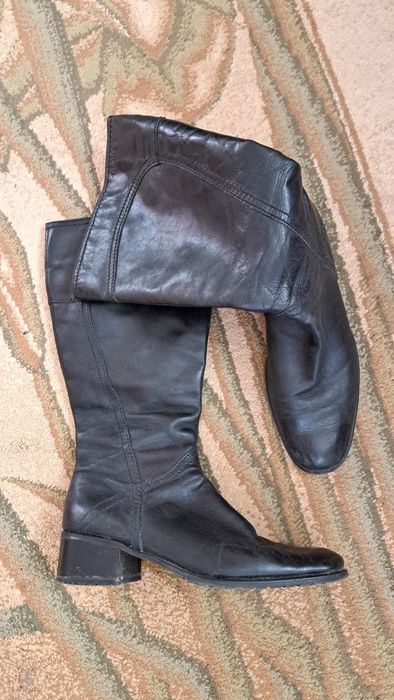 Подарую шкіряне взуття 40-41 розміру