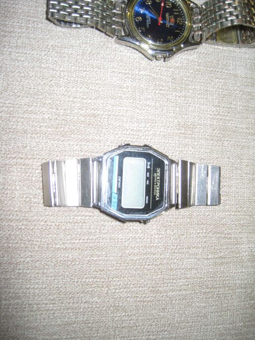 Продам комплект наручних годинників Усі- справні