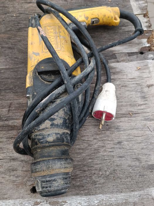 Перфоратор DeWALT