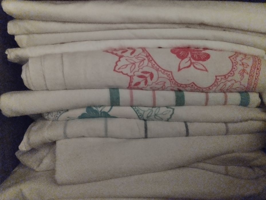 Махровые полотенца , постельное белье