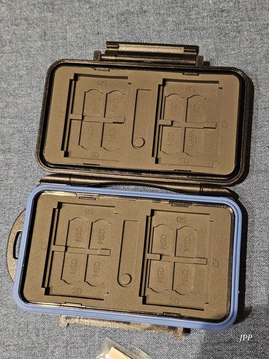 Vários acessórios para Canon -bolsas, caixa estanque para cartões, etc