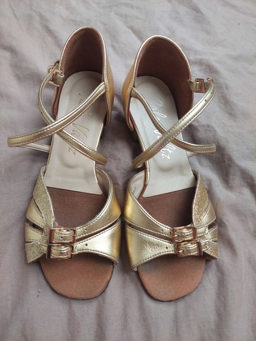 Босоніжки ( туфлі) для бальних танців