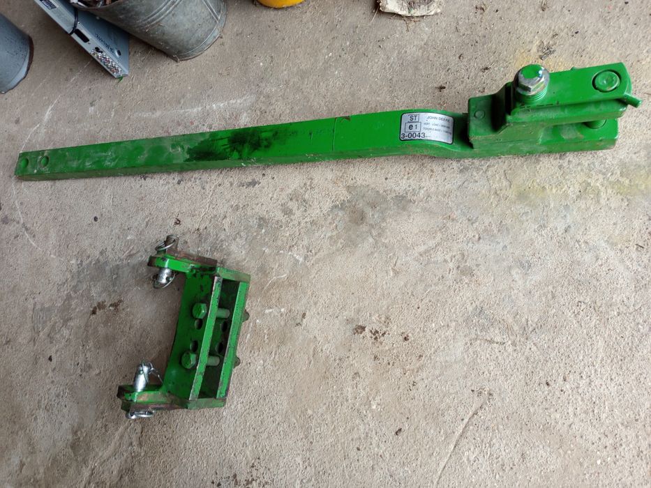 Zaczep dolny polowy John Deere