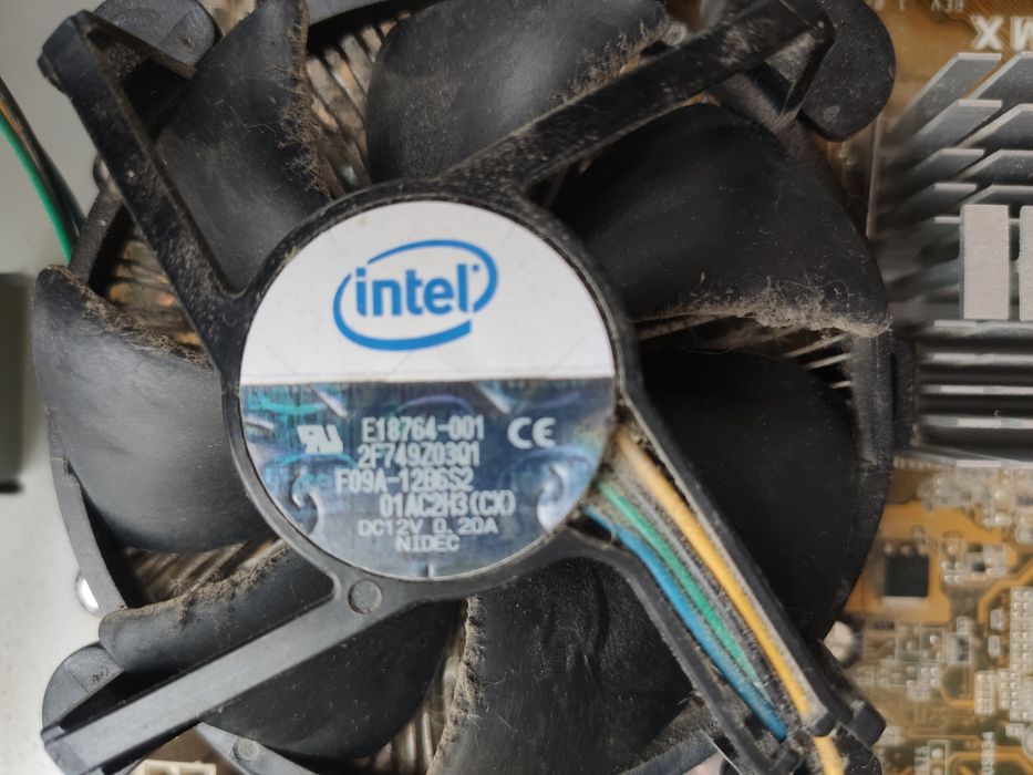 Материнська плата.