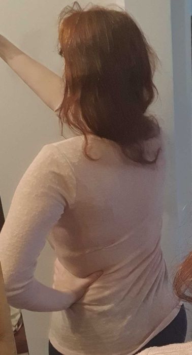 Cienki różowy sweterek w szare liście 38 Orsay