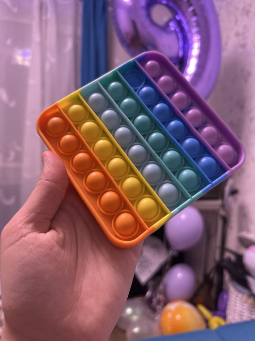 Два pop it в кольрах веселкт