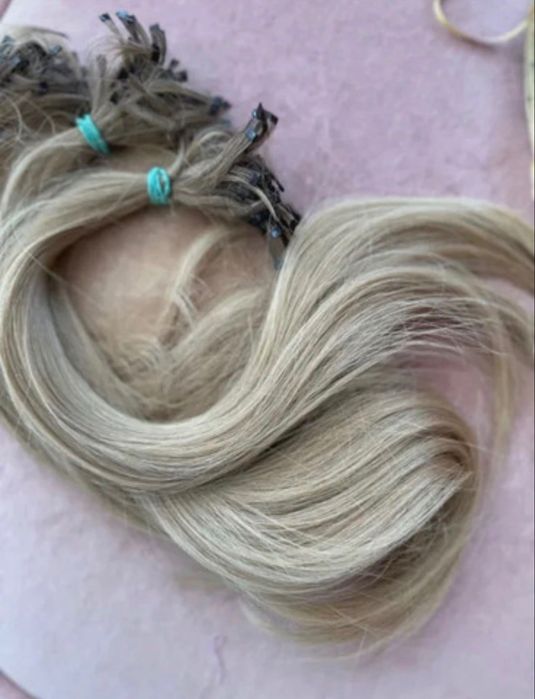 Włosy blond z kapsułkami keratyny