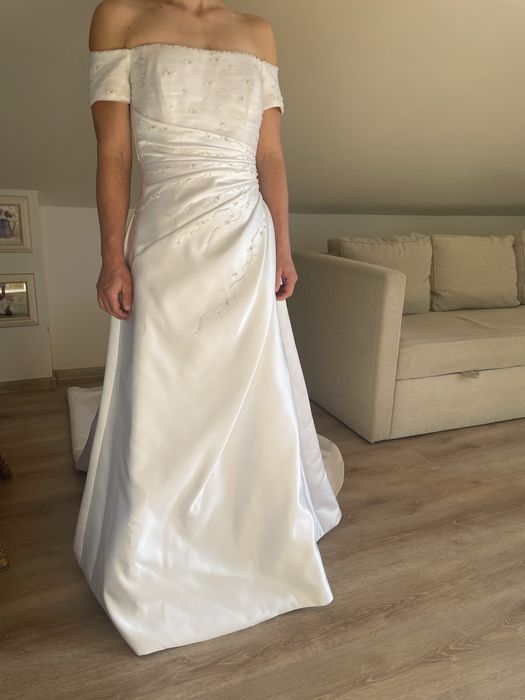 Piekna suknia slubna  z trenem model St. Patrick