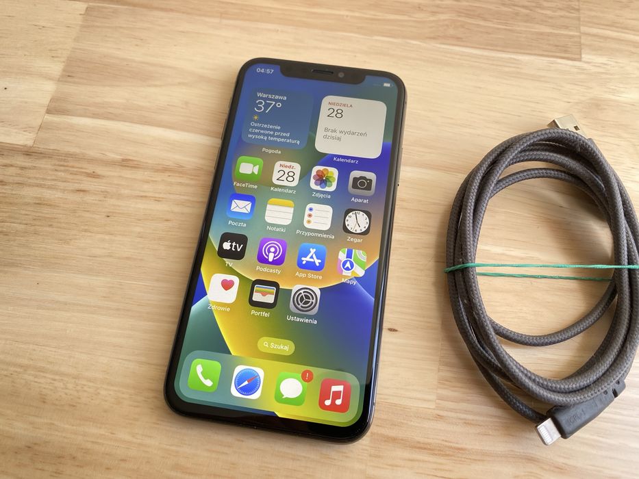 iPhone X 64GB - Szary / bateria 100% + 4x case + kabel