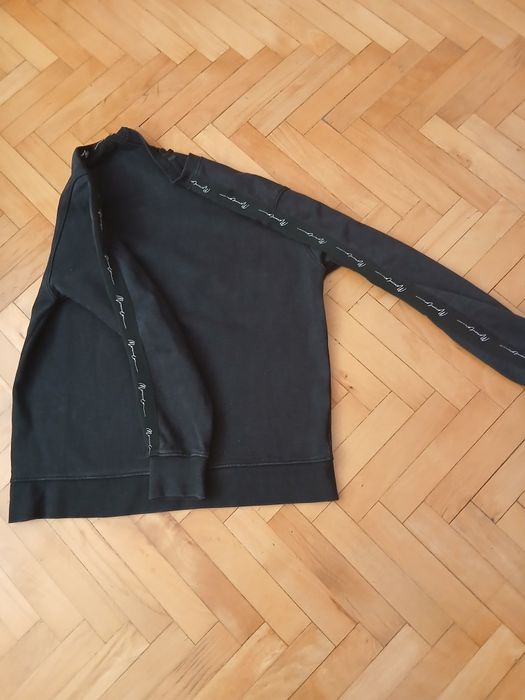 Bluza dresowa czarna z małym napisem L Mennace