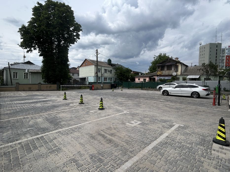 Оренда паркомісця центр міста Героів Небесноі Сотні 24