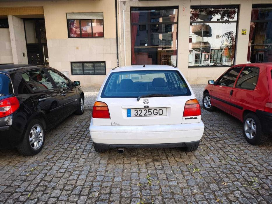 Golf 96 a gasolina econômico e fiável