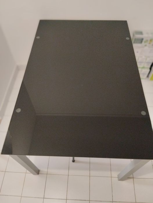 Mesa jantar em vidro.