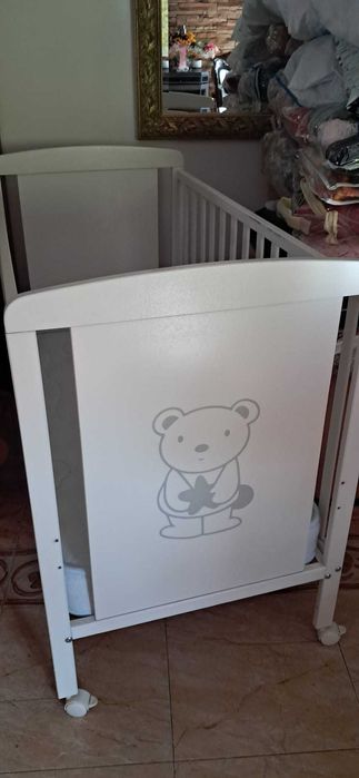 Berço praticamente novo com colchão novo