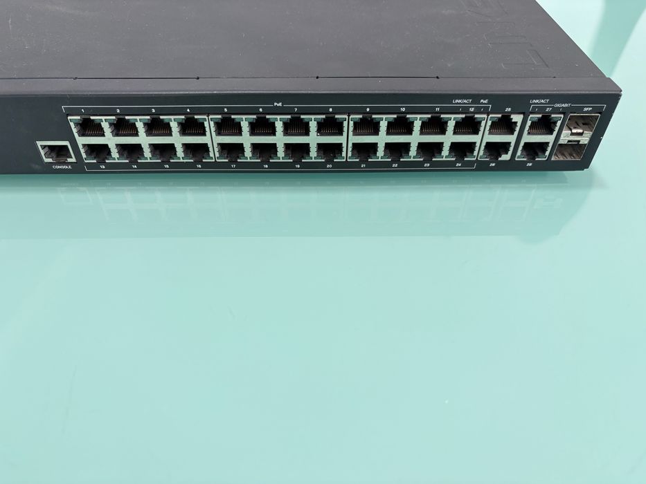 Switch Gigabit Linksys LGS528P 28-Port PoE+ Gerido [80]