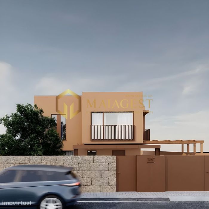 Moradia de Luxo em Reconstrução Total com Piscina