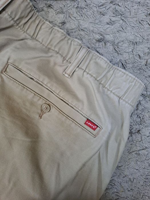 Jeansy beżowe levis