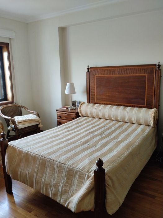 Cama de casal + colchão + colcha