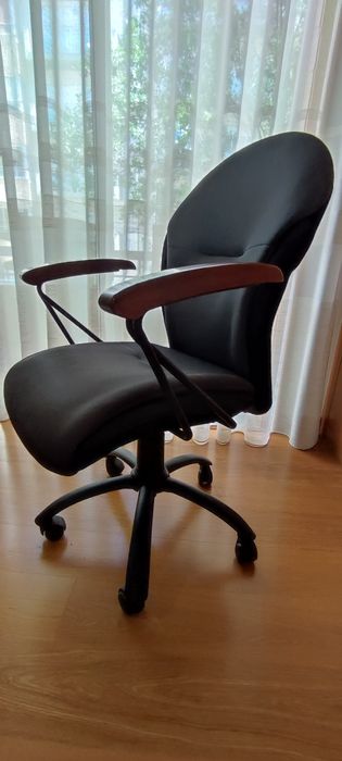 Conjunto secretária + cadeira de escritório
