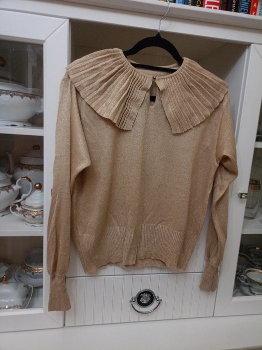 Złoty sweter plisowany kołnierz S