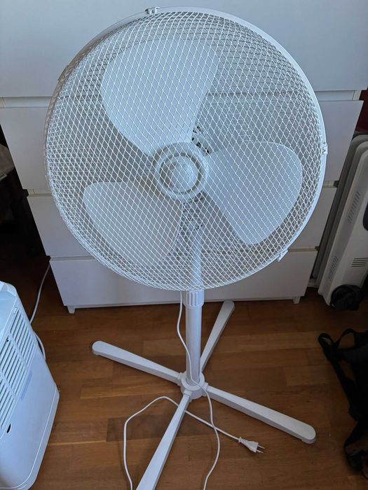 Ventoinha de Pé KUNFT  (3 Velocidades - 40 W - Diâmetro 40 cm)